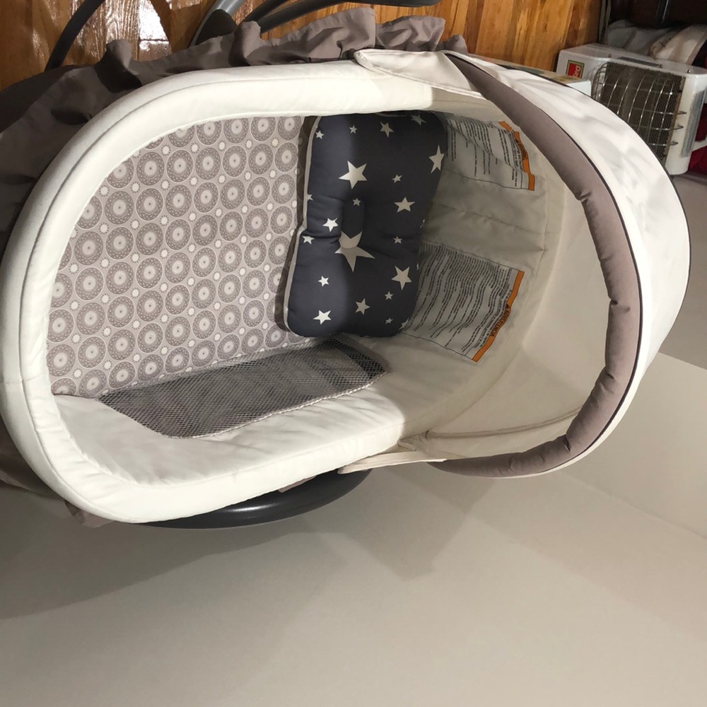 Graco Automatic Rocking Basinet - Picture 2 of 6